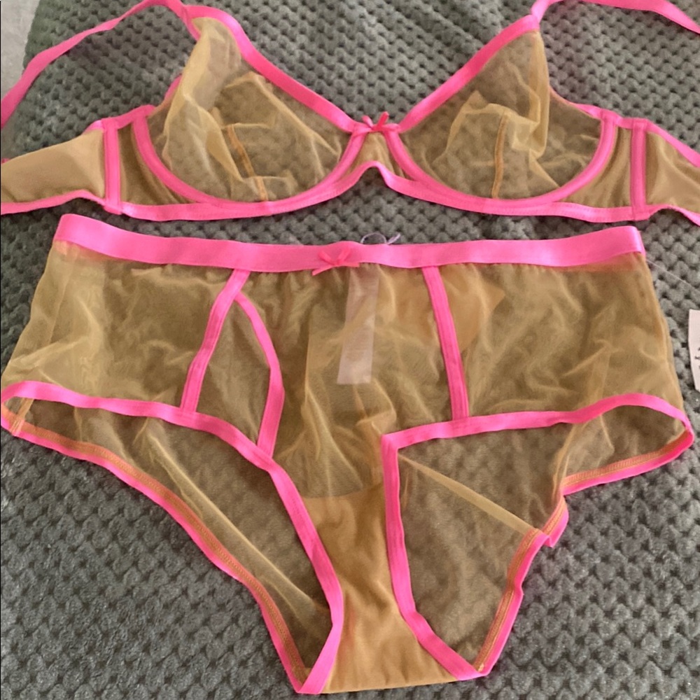 BRAND NEW Savage X Fenty Neon Pink and Tan nude Bra & Panty Set Bra 36C Panty L